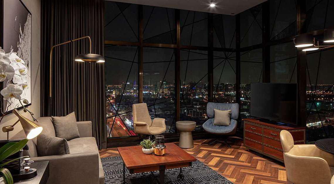 DOUBLE-TREE BY HILTON